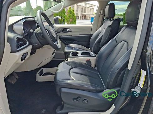 Used 2023 Chrysler Pacifica Touring-L FWD image 15