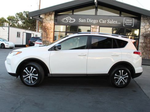 Used 2016 Toyota RAV4 LE FWD image 2