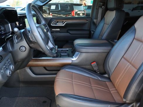 Used 2023 Chevrolet Silverado 1500 High Country w/ Z71 Off-Road Package image 20