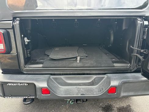 Used 2018 Jeep Wrangler Unlimited Sahara AWD/4WD image 27
