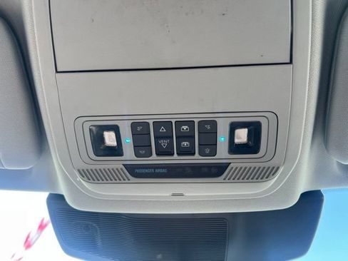Used 2020 Ford Explorer XLT w/ Equipment Group 202A AWD/4WD image 33