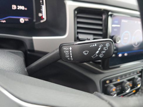 Used 2020 Volkswagen Atlas Cross Sport SEL image 33