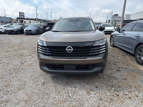 Used 2026 Nissan Kicks SV w/ Cold Weather Package image 2