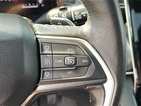 Used 2022 Jeep Grand Cherokee L Laredo image 15