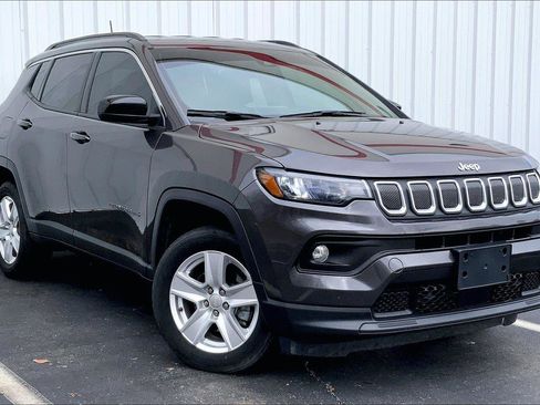 Used 2022 Jeep Compass Latitude image 2