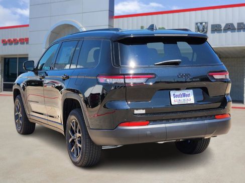 New 2025 Jeep Grand Cherokee L Altitude image 4