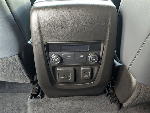 Used 2023 Buick Enclave Essence w/ Experience Buick Package image 17