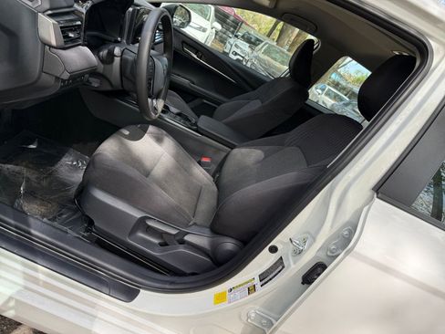 Used 2025 Toyota Camry LE image 23