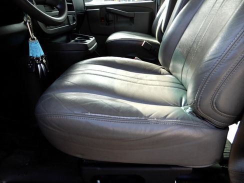 Used 2022 Chevrolet Express 2500 w/ Driver Convenience Package image 12