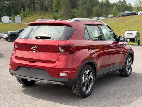 Used 2023 Hyundai Venue Limited FWD image 5