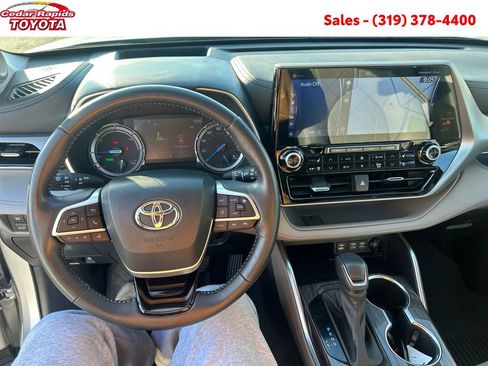 Certified 2022 Toyota Highlander Platinum image 16