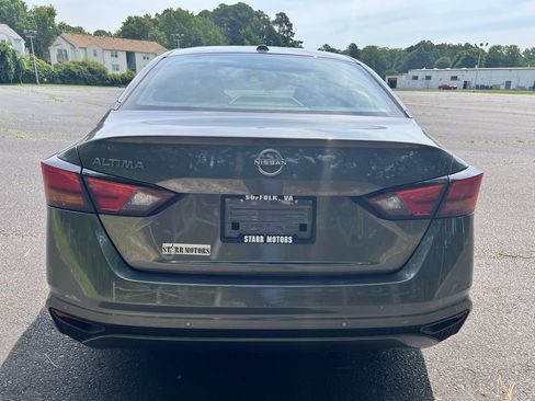 Used 2025 Nissan Altima 2.5 SV FWD image 4
