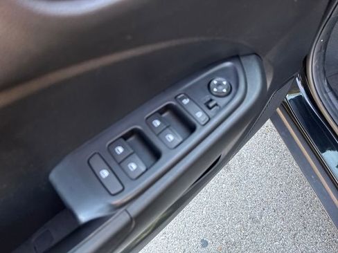 Used 2024 Hyundai Venue SEL image 10