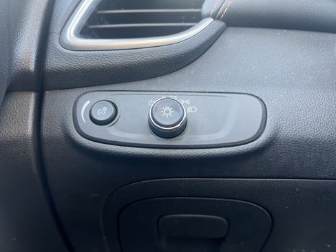 Certified 2022 Chevrolet Trax LT w/ Driver Confidence Package image 17