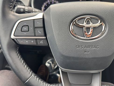 Used 2022 Toyota Highlander XLE image 29