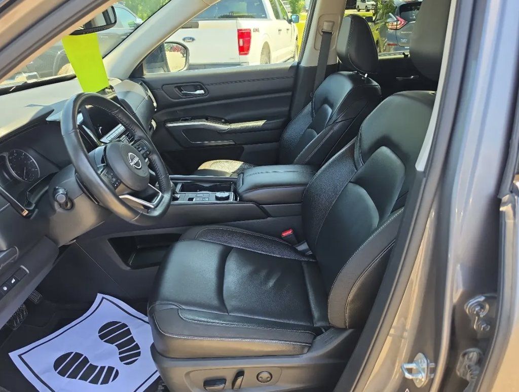 Used 2022 Nissan Pathfinder SL AWD/4WD image 18