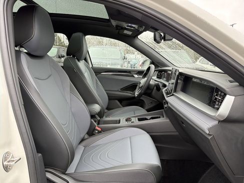 New 2026 Volkswagen Tiguan SE R-Line FWD image 20