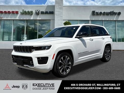 Used 2023 Jeep Grand Cherokee Overland w/ Luxury Tech Group IV AWD/4WD image 1