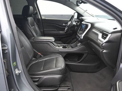 Used 2020 GMC Acadia SLT w/ Driver Alert Package II image 13