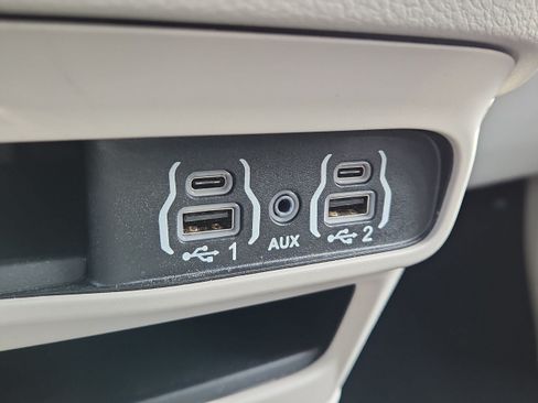 Used 2024 Chrysler Pacifica Touring-L FWD image 25