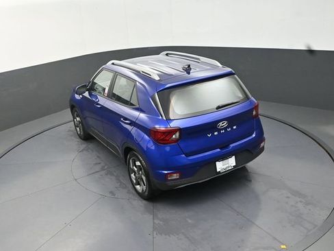 Used 2022 Hyundai Venue Limited FWD image 16