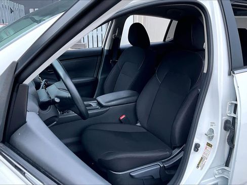 Certified 2025 Nissan Sentra S FWD image 8