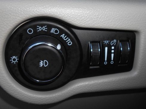 Certified 2024 Chrysler Pacifica Touring-L image 15