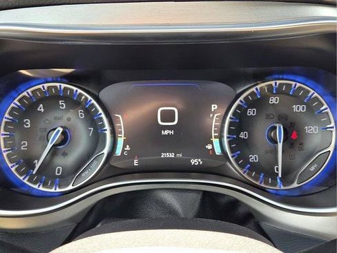 Used 2023 Chrysler Pacifica Limited w/ S Appearance Package AWD/4WD image 32