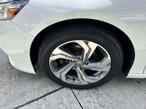 Used 2019 Honda Accord EX image 10