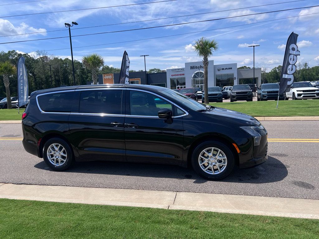New 2027 Chrysler Pacifica Select w/ Family Tech Group FWD image 3