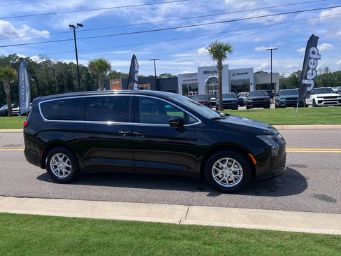 New 2027 Chrysler Pacifica Select w/ Family Tech Group FWD image 3