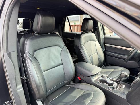 Used 2018 Ford Explorer XLT w/ Equipment Group 202A image 47