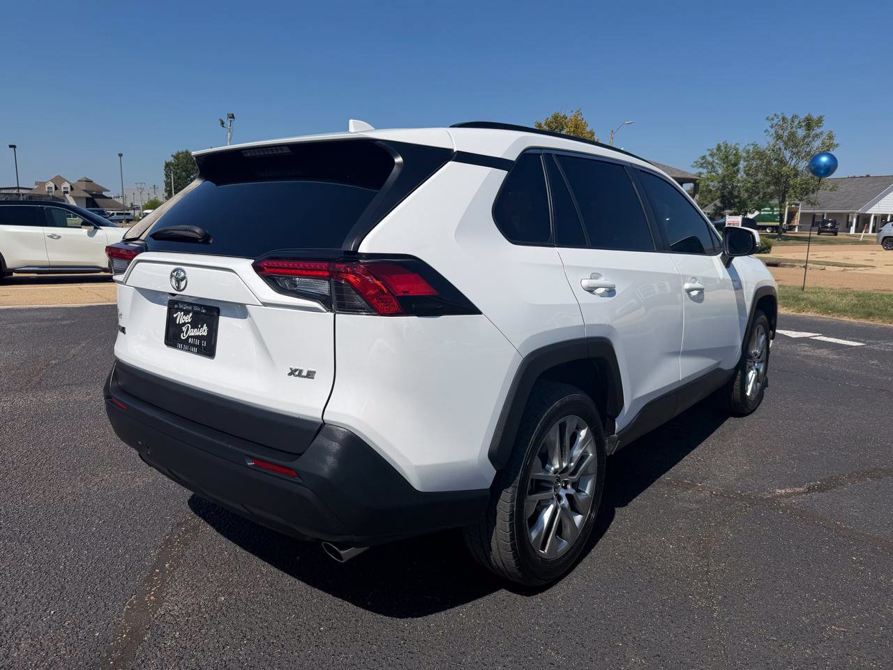 Used 2020 Toyota RAV4 XLE Premium FWD image 6