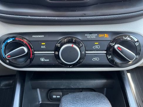 Used 2022 Kia Soul LX w/ Technology Package FWD image 4