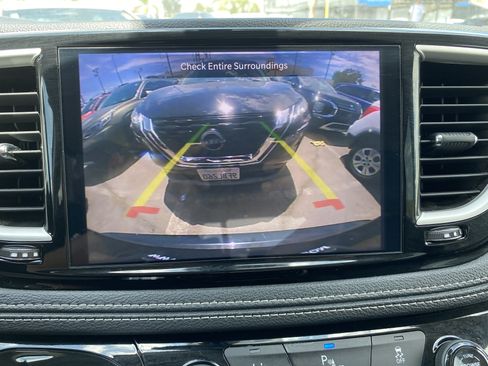 Used 2023 Chrysler Pacifica Touring-L FWD image 25