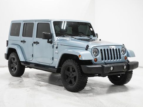 Used 2012 Jeep Wrangler Unlimited Sahara image 4