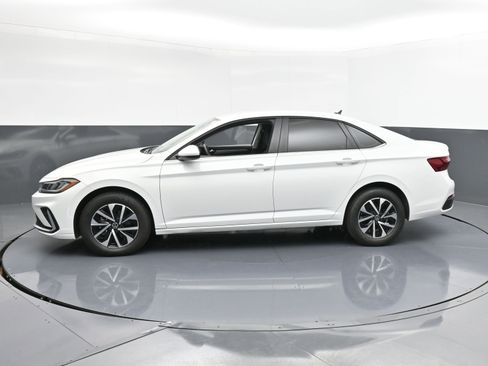 Used 2025 Volkswagen Jetta S image 8