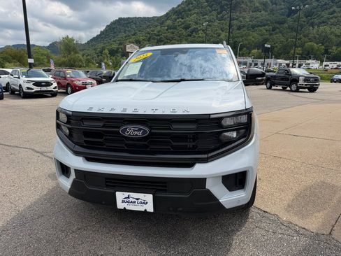 Used 2025 Ford Expedition Max Active AWD/4WD image 2