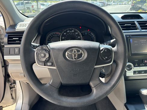 Used 2012 Toyota Camry LE FWD image 18