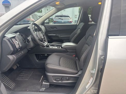 Used 2025 Nissan Pathfinder SV AWD/4WD image 29