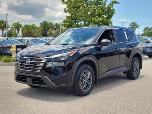 Used 2024 Nissan Rogue S FWD image 3