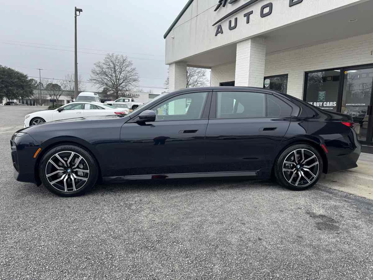 Used 2025 BMW 740i xDrive AWD/4WD image 8