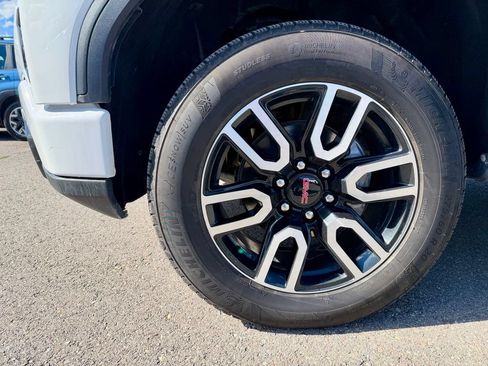 Used 2023 GMC Sierra 1500 AT4 w/ AT4 Premium Package AWD/4WD image 13