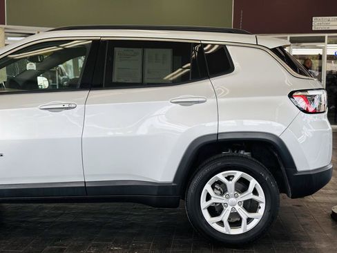 Used 2024 Jeep Compass Latitude AWD/4WD image 15