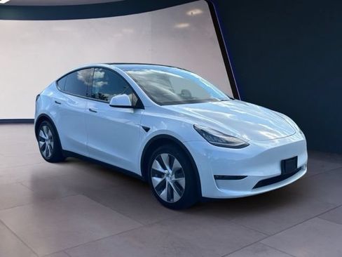 Used 2021 Tesla Model Y Long Range AWD/4WD image 7
