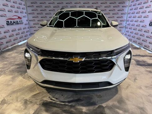 Used 2025 Chevrolet Trax LT image 3