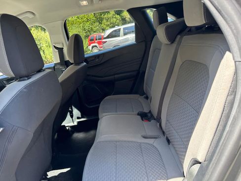 Used 2022 Ford Escape SE image 32