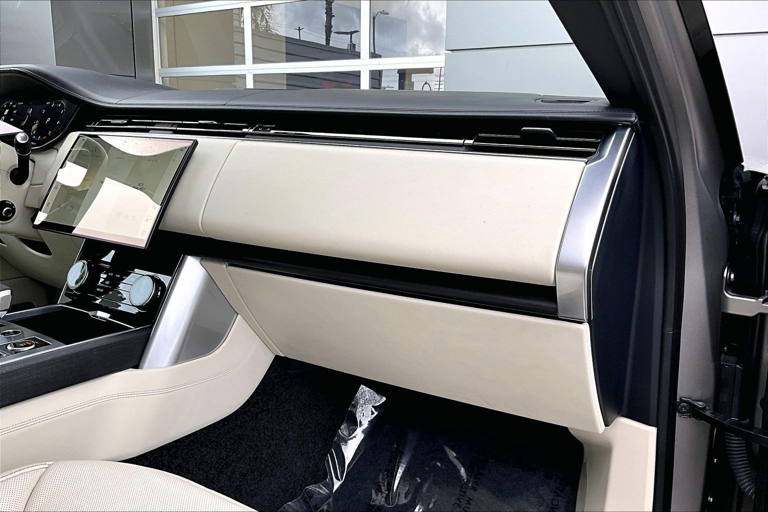 Used 2023 Land Rover Range Rover Long Wheelbase Autobiography AWD/4WD image 16