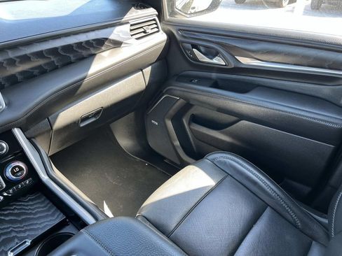 Used 2024 GMC Yukon Denali AWD/4WD image 10