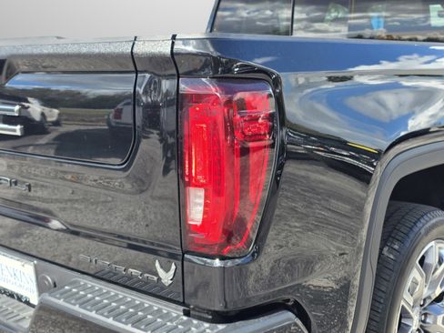 Used 2024 GMC Sierra 1500 Denali AWD/4WD image 14